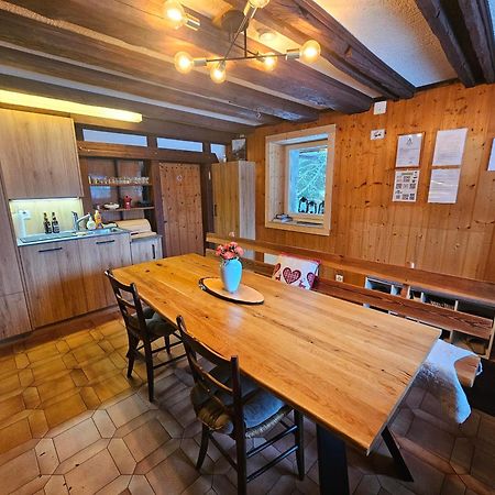Petit Chalet Rustique Et Bucolique Bovernier Bagian luar foto