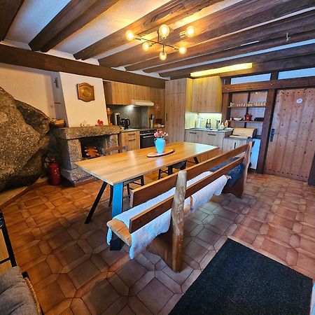 Petit Chalet Rustique Et Bucolique Bovernier Bagian luar foto
