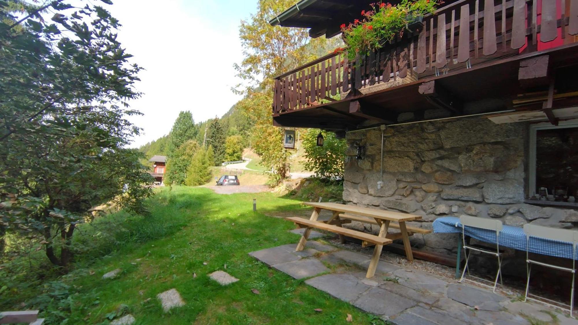Petit Chalet Rustique Et Bucolique Bovernier Bagian luar foto
