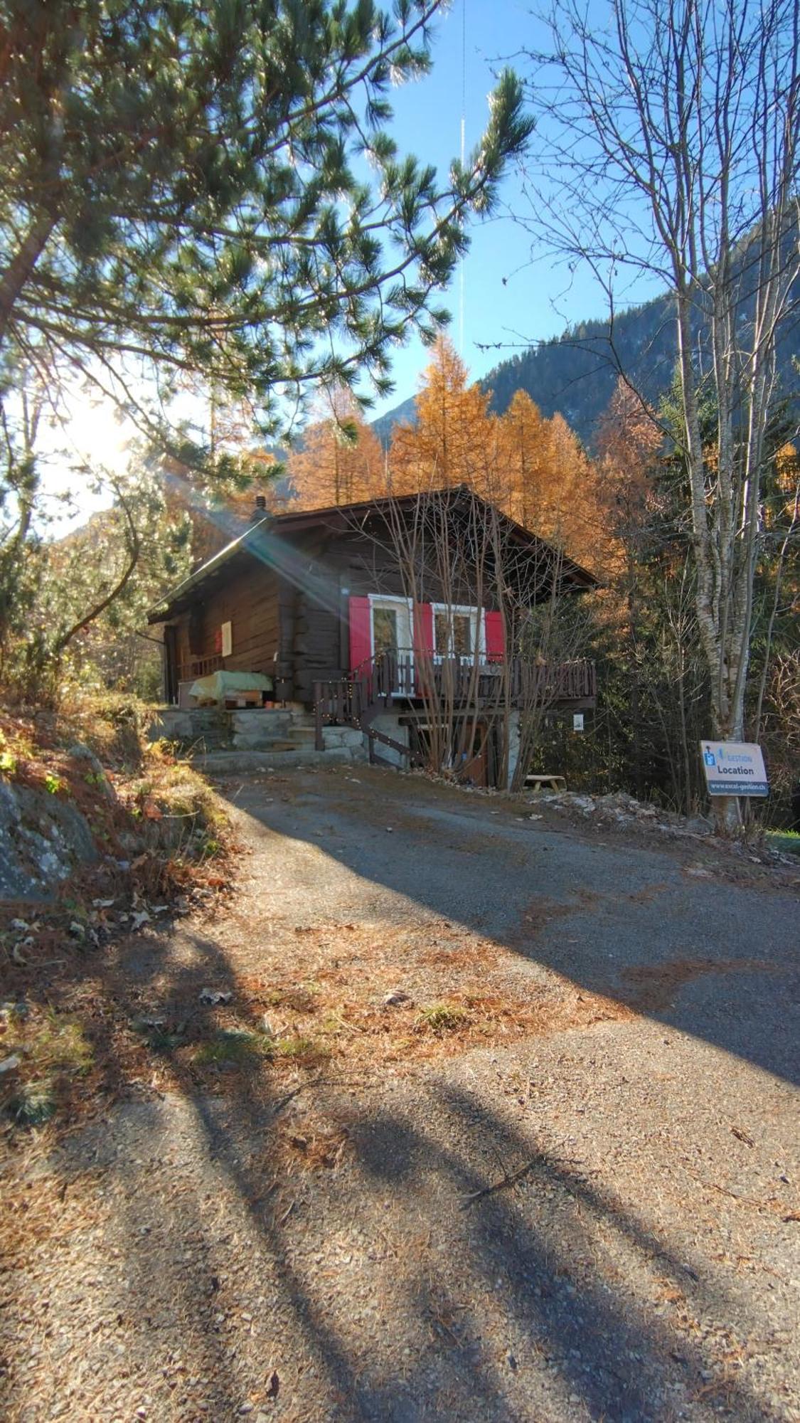 Petit Chalet Rustique Et Bucolique Bovernier Bagian luar foto