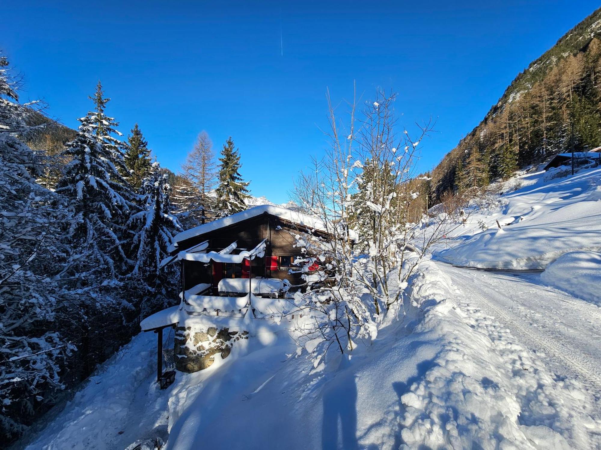 Petit Chalet Rustique Et Bucolique Bovernier Bagian luar foto